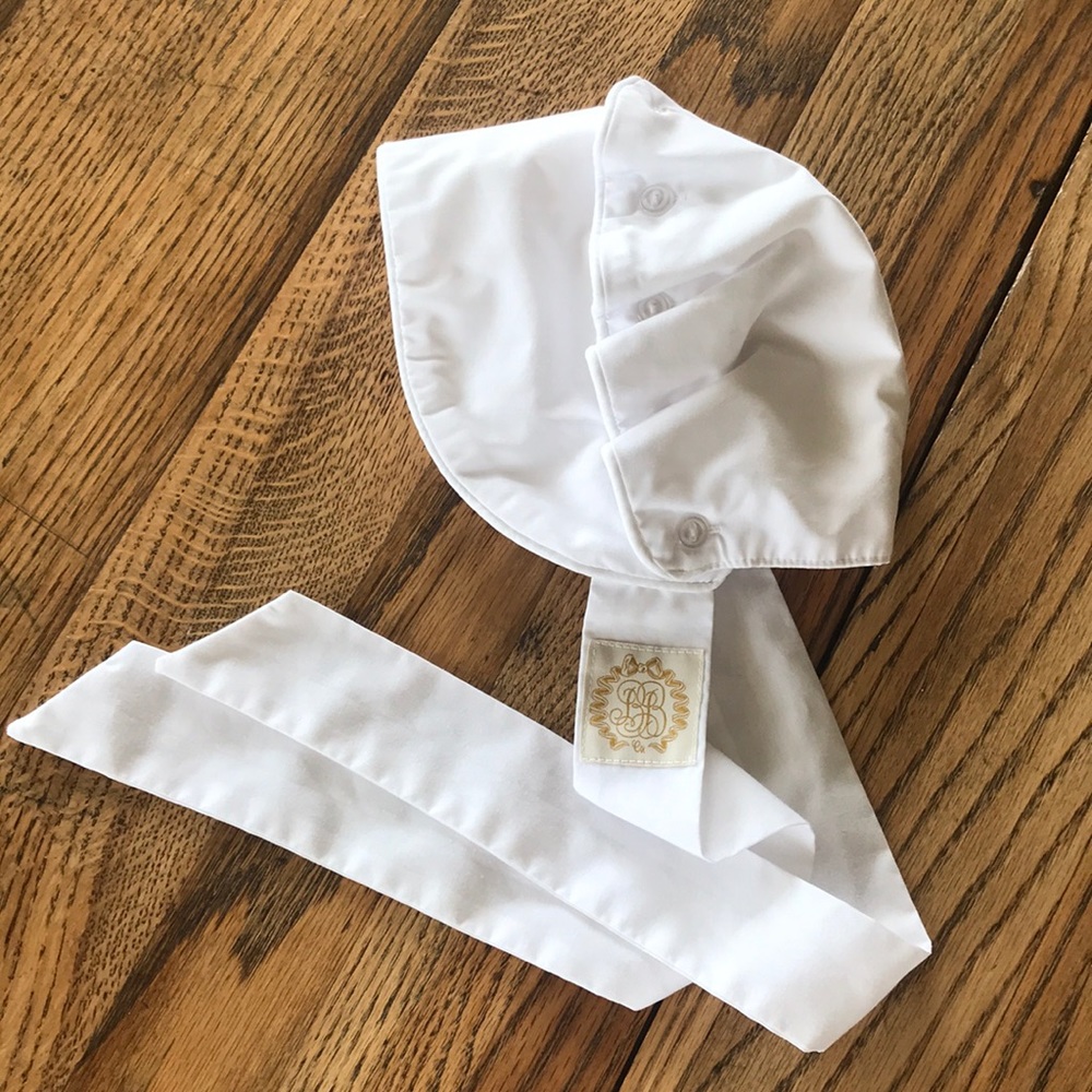 White bonnet